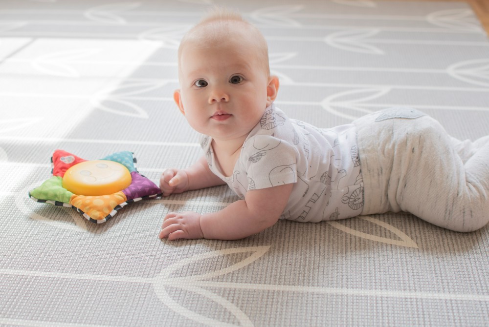 Tutto quello che devi sapere sul tummy time